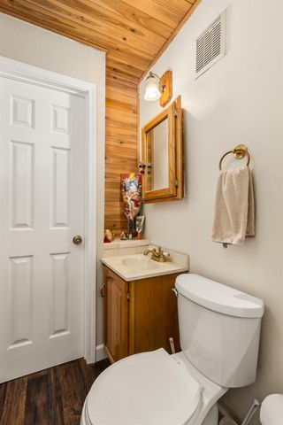 18704 Lake Forest Dr, Penn Valley, CA 95946
