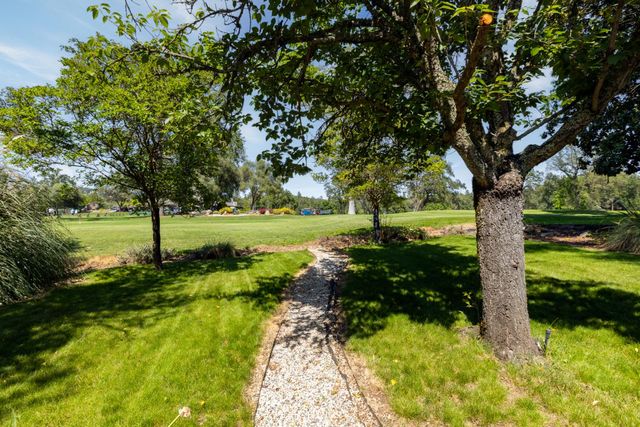 18704 Lake Forest Dr, Penn Valley, CA 95946