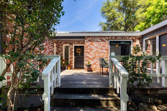 18704 Lake Forest Dr, Penn Valley, CA 95946