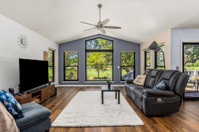 18704 Lake Forest Dr, Penn Valley, CA 95946