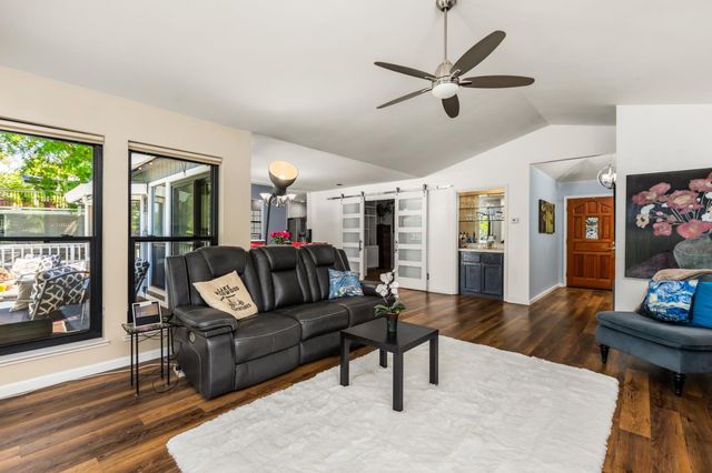 18704 Lake Forest Dr, Penn Valley, CA 95946