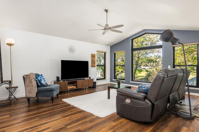 18704 Lake Forest Dr, Penn Valley, CA 95946