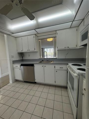 3849 NE 169th St 204, North Miami Beach, FL 33160