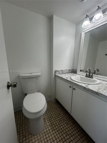 3849 NE 169th St 204, North Miami Beach, FL 33160