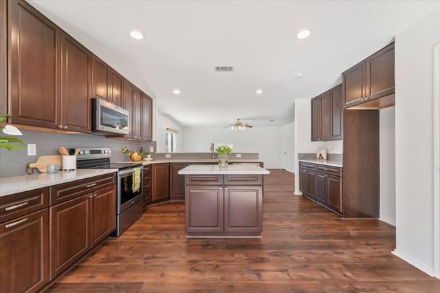 609 Fox Hunt Trail, Fort Worth, TX 76179