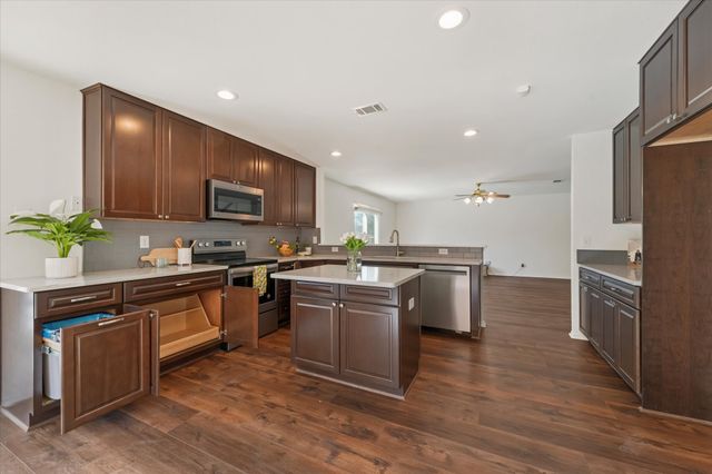 609 Fox Hunt Trail, Fort Worth, TX 76179