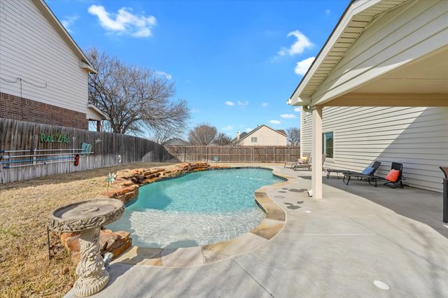 609 Fox Hunt Trail, Fort Worth, TX 76179