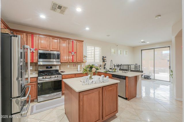 6827 W PLEASANT Lane, Laveen, AZ 85339