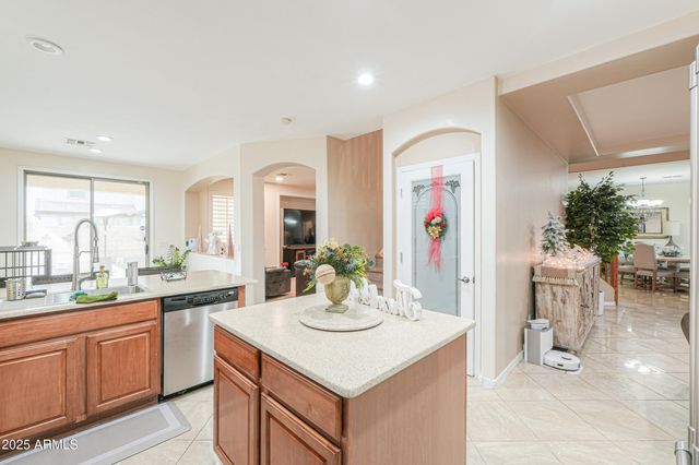 6827 W PLEASANT Lane, Laveen, AZ 85339