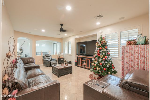 6827 W PLEASANT Lane, Laveen, AZ 85339