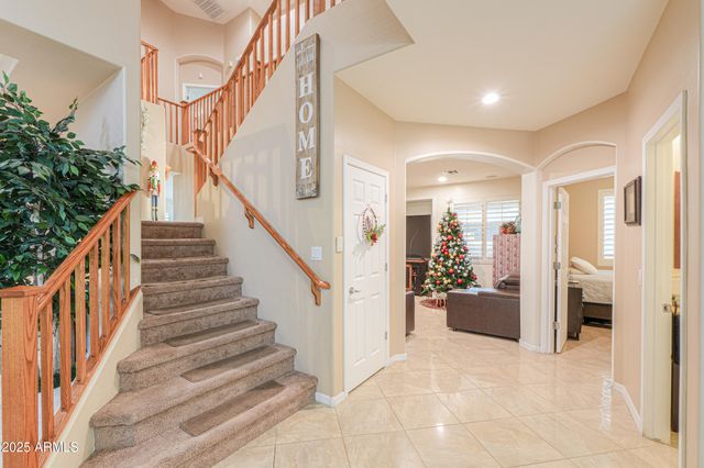 6827 W PLEASANT Lane, Laveen, AZ 85339