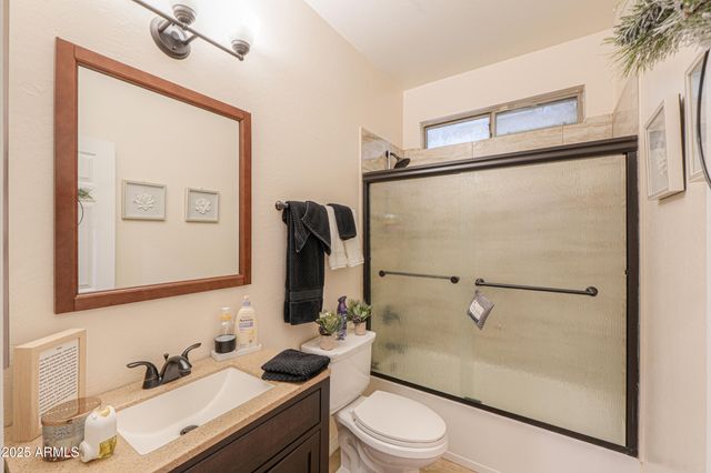 6827 W PLEASANT Lane, Laveen, AZ 85339