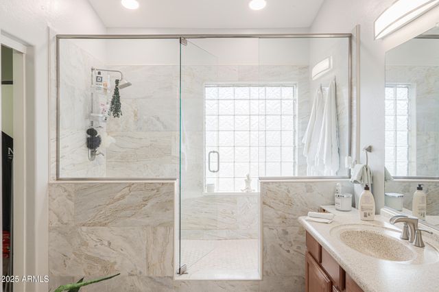 6827 W PLEASANT Lane, Laveen, AZ 85339