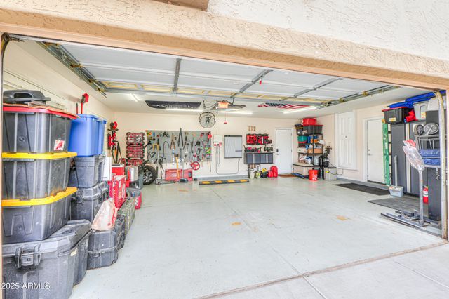 6827 W PLEASANT Lane, Laveen, AZ 85339