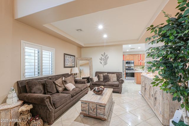 6827 W PLEASANT Lane, Laveen, AZ 85339