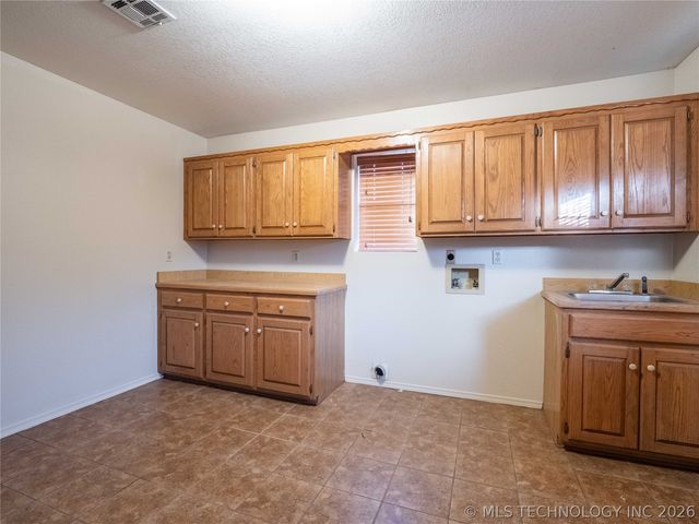 400 W Coal Avenue, Mcalester, OK 74501