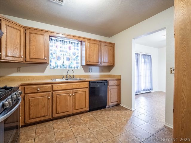 400 W Coal Avenue, Mcalester, OK 74501