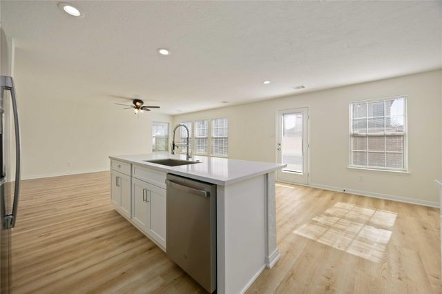 2722 Skyview Downs Drive, Houston, TX 77047