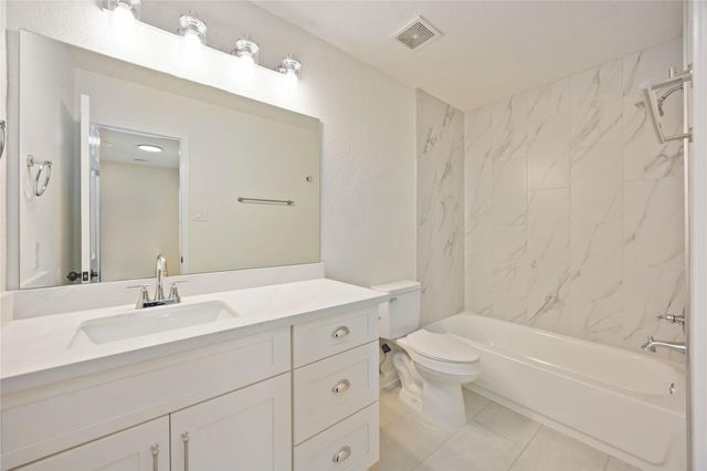 2722 Skyview Downs Drive, Houston, TX 77047