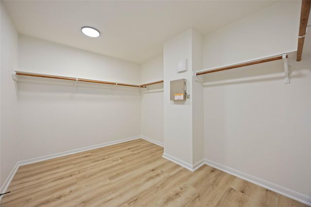 2722 Skyview Downs Drive, Houston, TX 77047