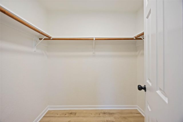 2722 Skyview Downs Drive, Houston, TX 77047