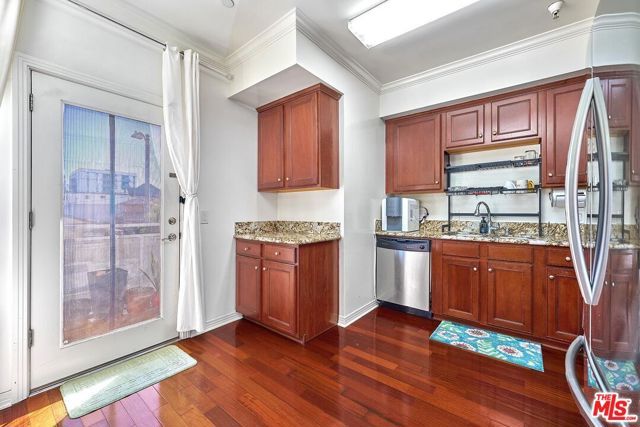 1025 Dewey Avenue 202, Los Angeles, CA 90006