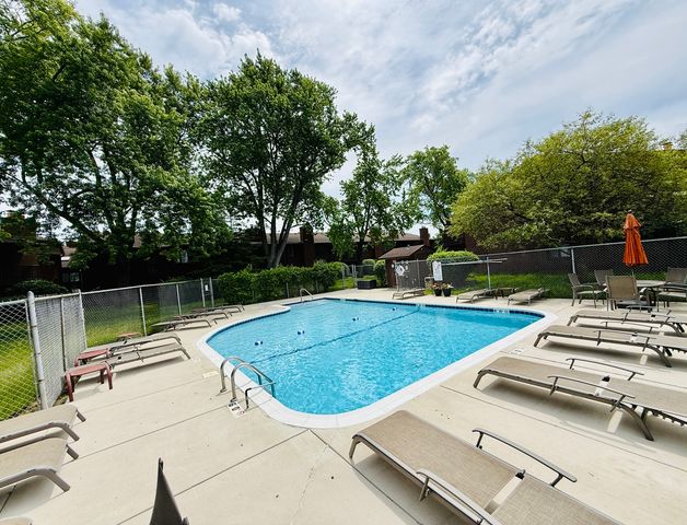 414 S Dee Road, Park Ridge, IL 60068
