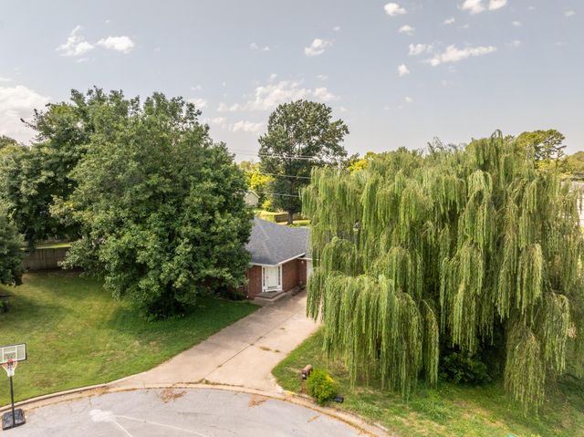 433 S Devonshire Street, Nixa, MO 65714