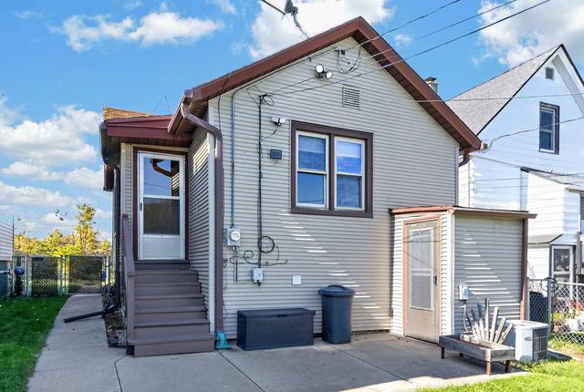 2826 S Chase AVENUE, Milwaukee, WI 53207