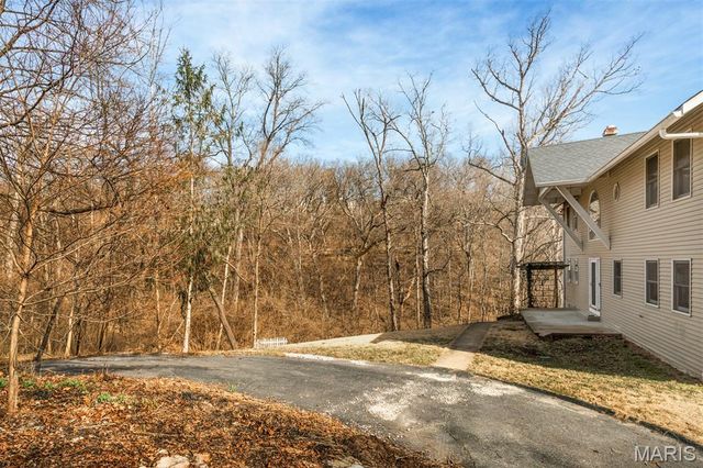 1 River Bend Drive, Fenton, MO 63026