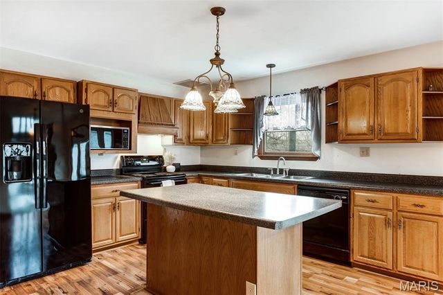 1 River Bend Drive, Fenton, MO 63026