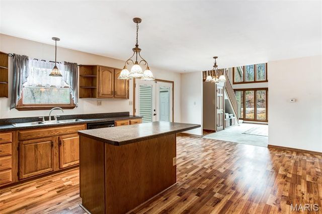 1 River Bend Drive, Fenton, MO 63026