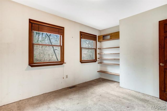 1 River Bend Drive, Fenton, MO 63026