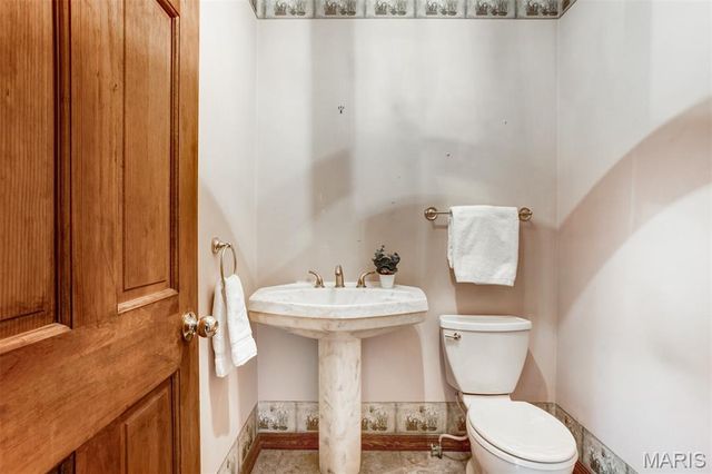 1 River Bend Drive, Fenton, MO 63026