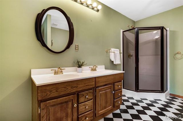 1 River Bend Drive, Fenton, MO 63026