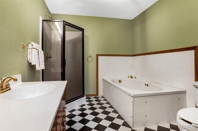 1 River Bend Drive, Fenton, MO 63026