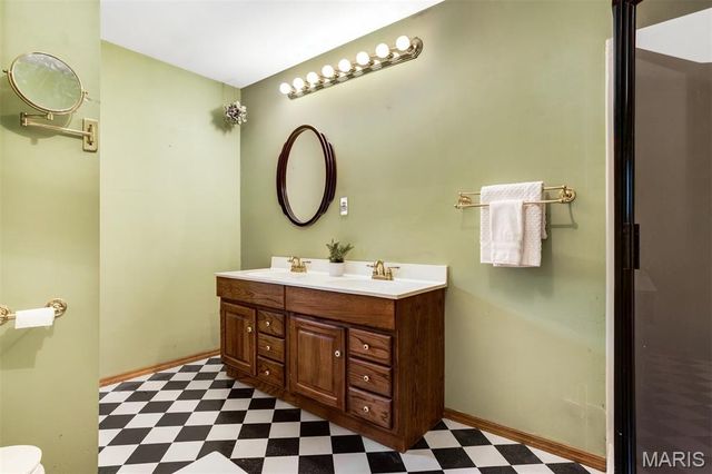 1 River Bend Drive, Fenton, MO 63026