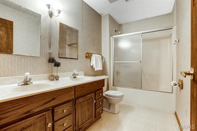 1 River Bend Drive, Fenton, MO 63026