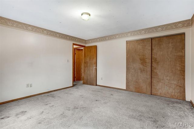 1 River Bend Drive, Fenton, MO 63026