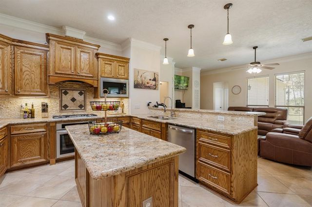 12434 Longmire Way, Conroe, TX 77304