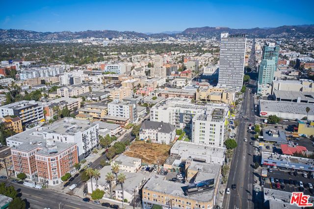 734 S Manhattan Place, Los Angeles, CA 90005