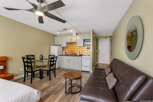 364 Seaside Avenue 509, Honolulu, HI 96815