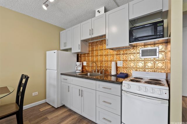364 Seaside Avenue 509, Honolulu, HI 96815
