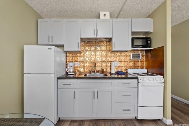364 Seaside Avenue 509, Honolulu, HI 96815