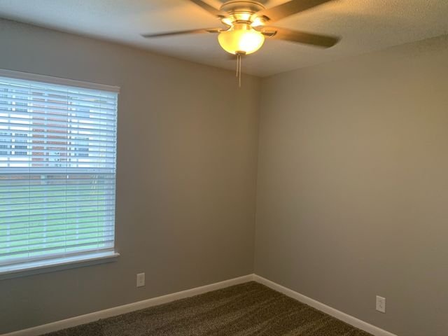 271 White Oak Rd Apt C, Clarksville, TN 37040