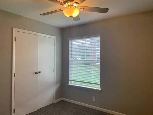 271 White Oak Rd Apt C, Clarksville, TN 37040