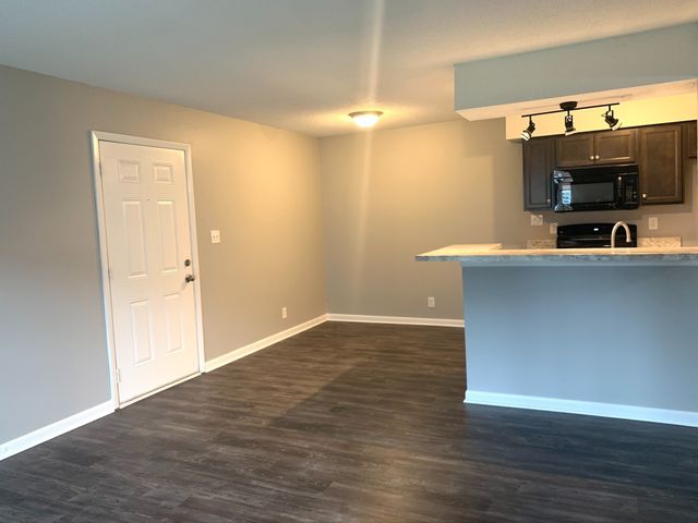 271 White Oak Rd Apt C, Clarksville, TN 37040