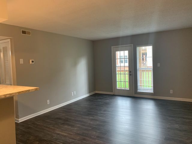 271 White Oak Rd Apt C, Clarksville, TN 37040