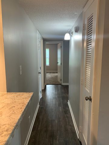 271 White Oak Rd Apt C, Clarksville, TN 37040