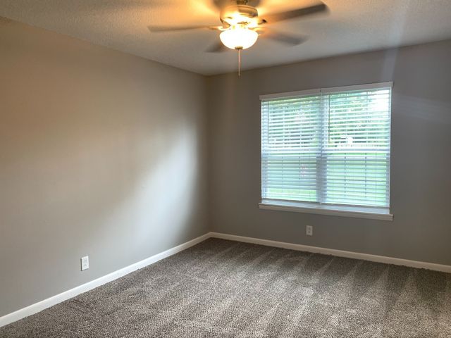 271 White Oak Rd Apt C, Clarksville, TN 37040
